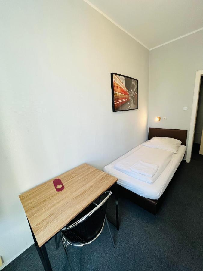 Single Room,1360913477:JPEG